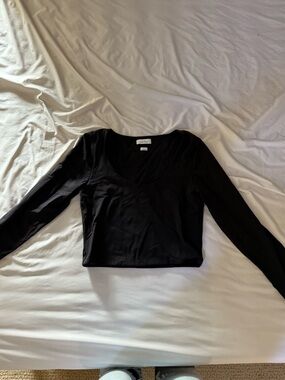 Aritzia Babaton contour Black Scoop Neck Long Sleeve Top